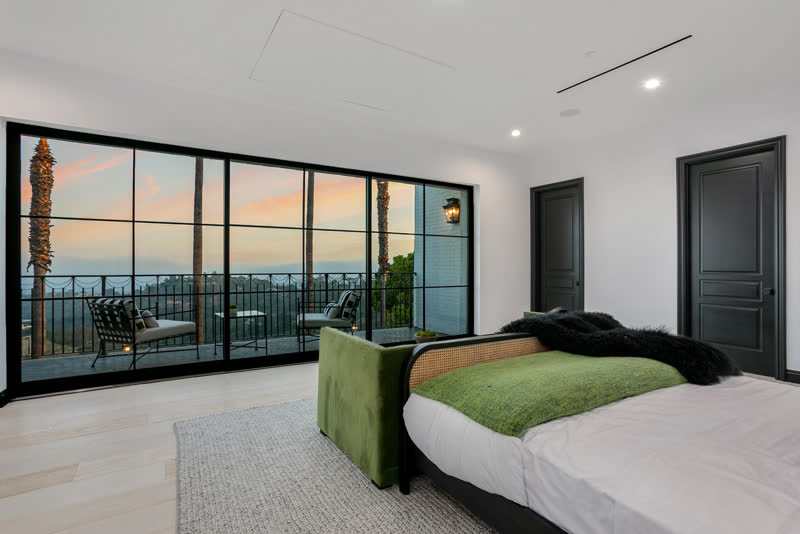 Project Savona, a full luxury residential remodel in Los Angeles by The Oak Development (photo 3 of 10)