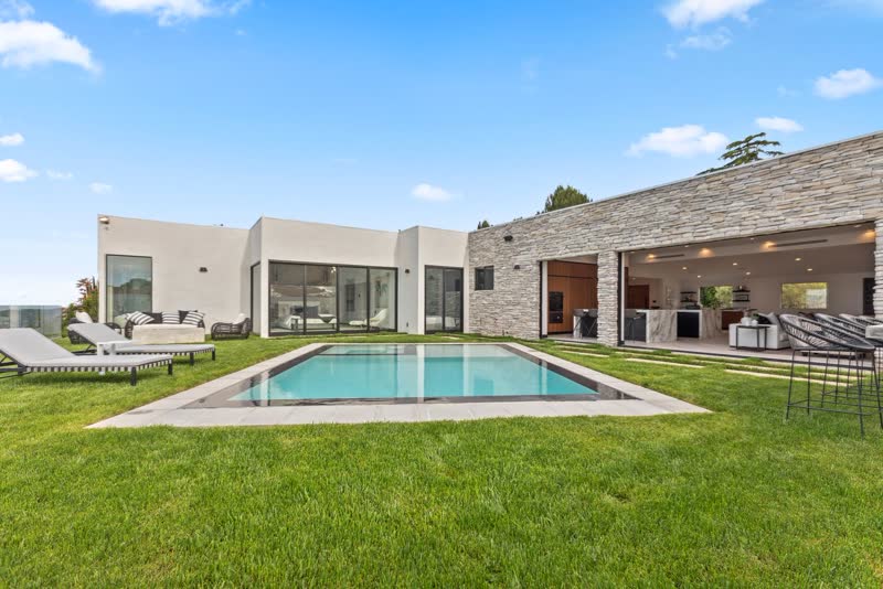 Project Skyline, a hillside home transformation in Los Angeles by The Oak Development (photo 10 of 10)