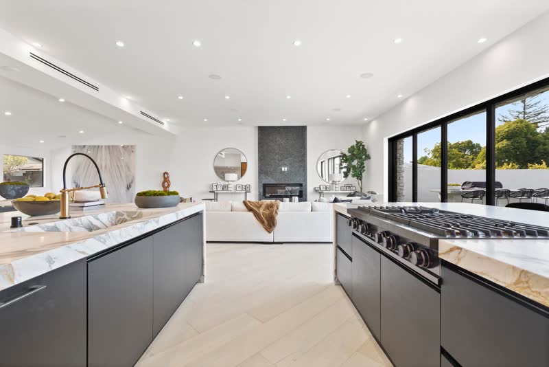 Project Skyline, a hillside home transformation in Los Angeles by The Oak Development (photo 3 of 10)