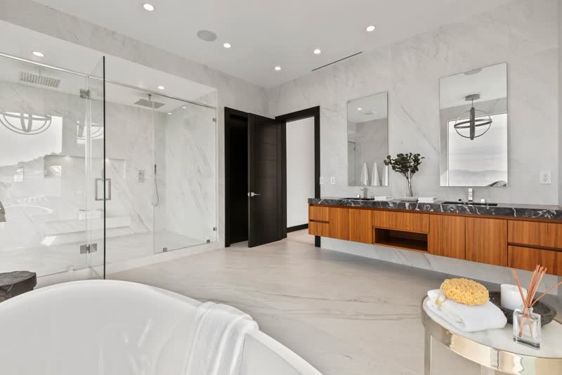 Project Skyline, a hillside home transformation in Los Angeles by The Oak Development (photo 5 of 10)