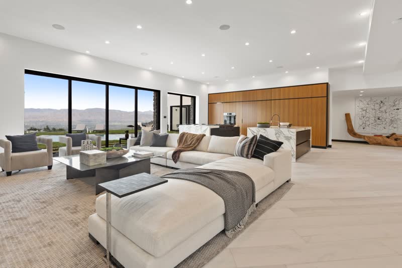Project Skyline, a hillside home transformation in Los Angeles by The Oak Development (photo 9 of 10)